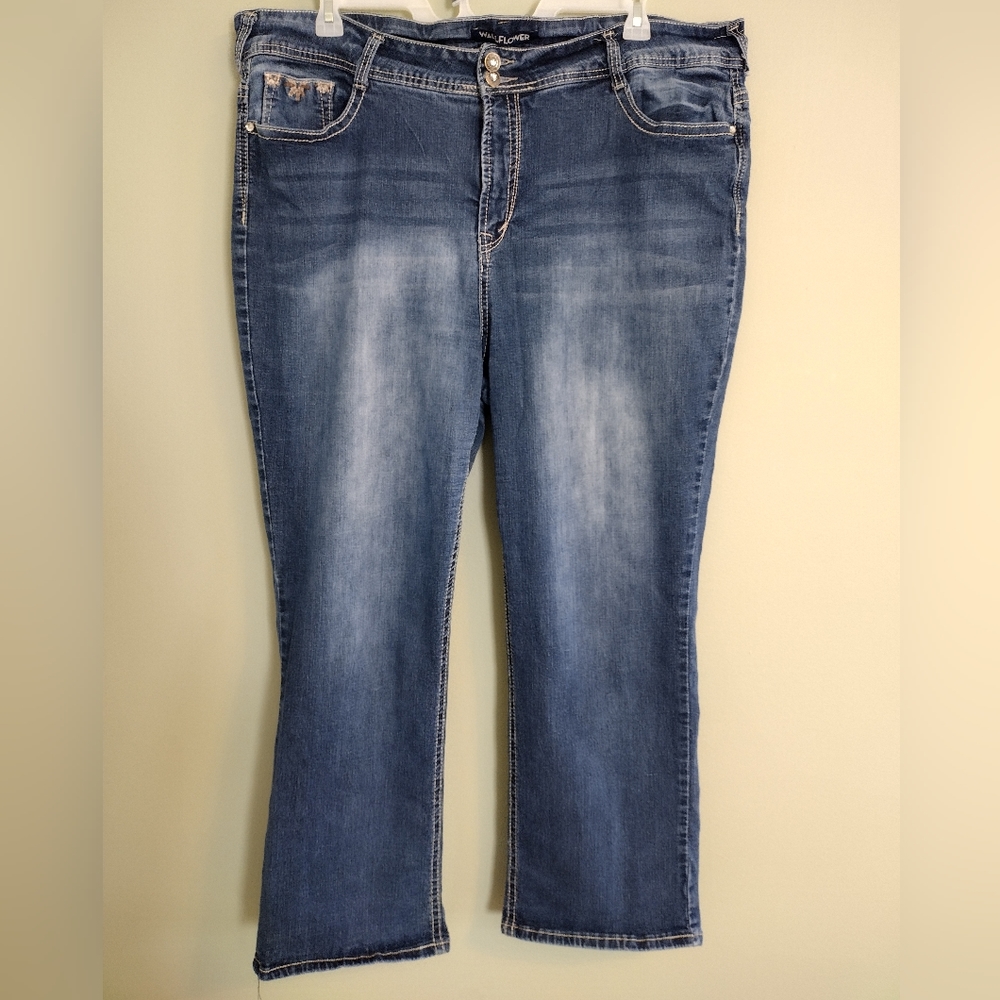 Wallflower Medium Wash Bootcut Jeans Size 24
